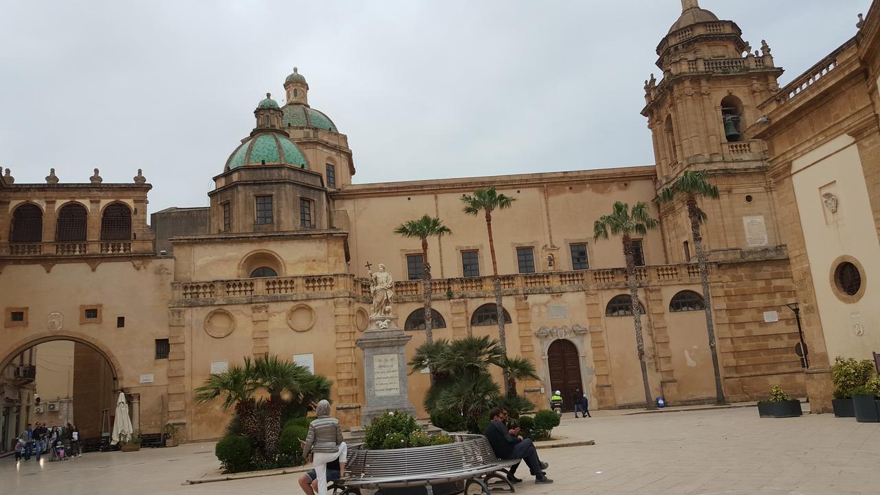 Casa Turismo "Madonna Del Paradiso" Mazara del Vallo Bagian luar foto